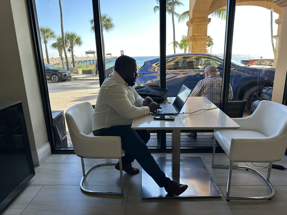 Newsworthy Stories Bring Your Business to the Beach: NetWORKcation