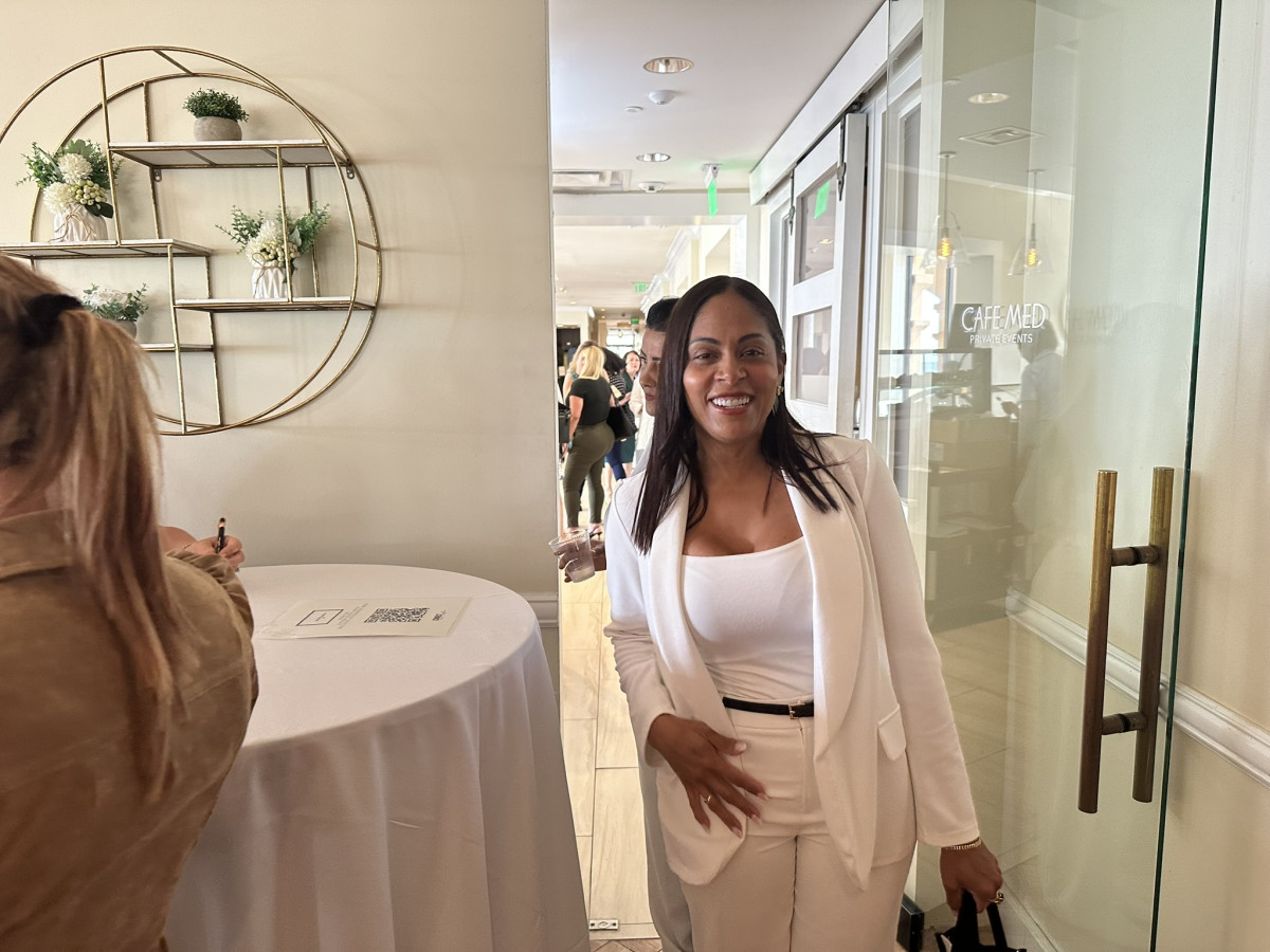 Newsworthy Stories Bring Your Business to the Beach: NetWORKcation
